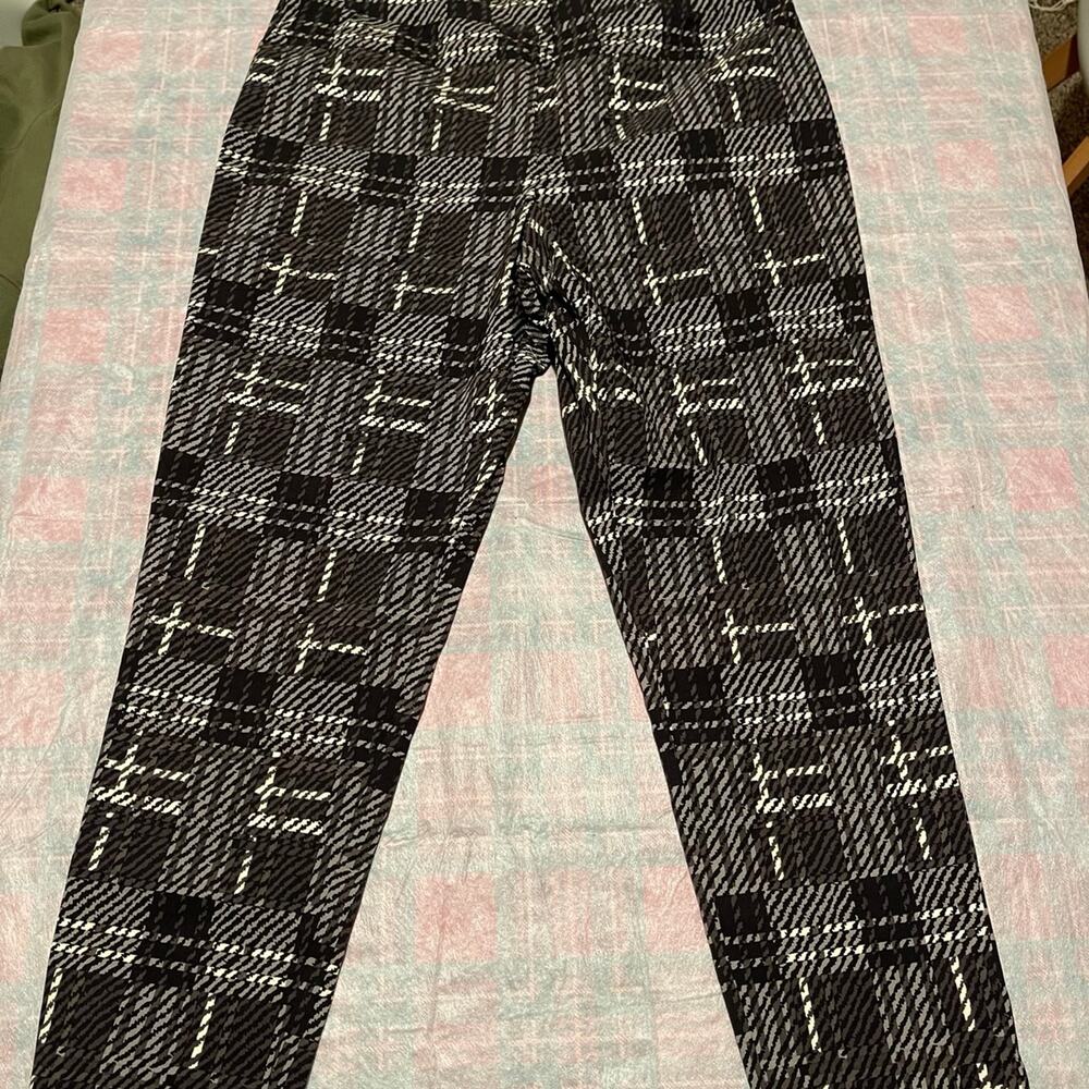 Avenue “Jemma Check” pants Women’s Size 20